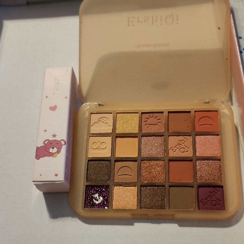 Warm Peach & Rose Eyeshadow Palette by